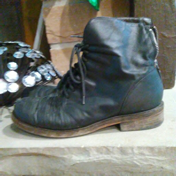 👢 Vic Metie ankle boots 👢 - Picture 2 of 8